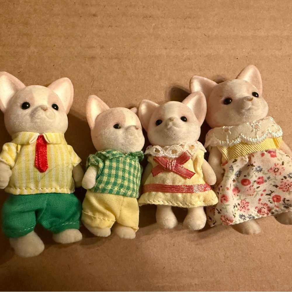 Sylvanian Families Chihuahua Family Dolls - Yellow & Green Outfits